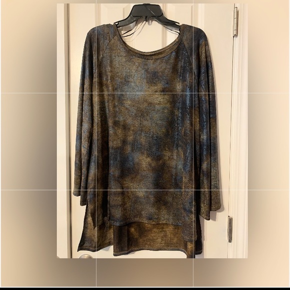 Women’s blouse. Multi color. Size 2x. Lightly used. - Picture 1 of 2